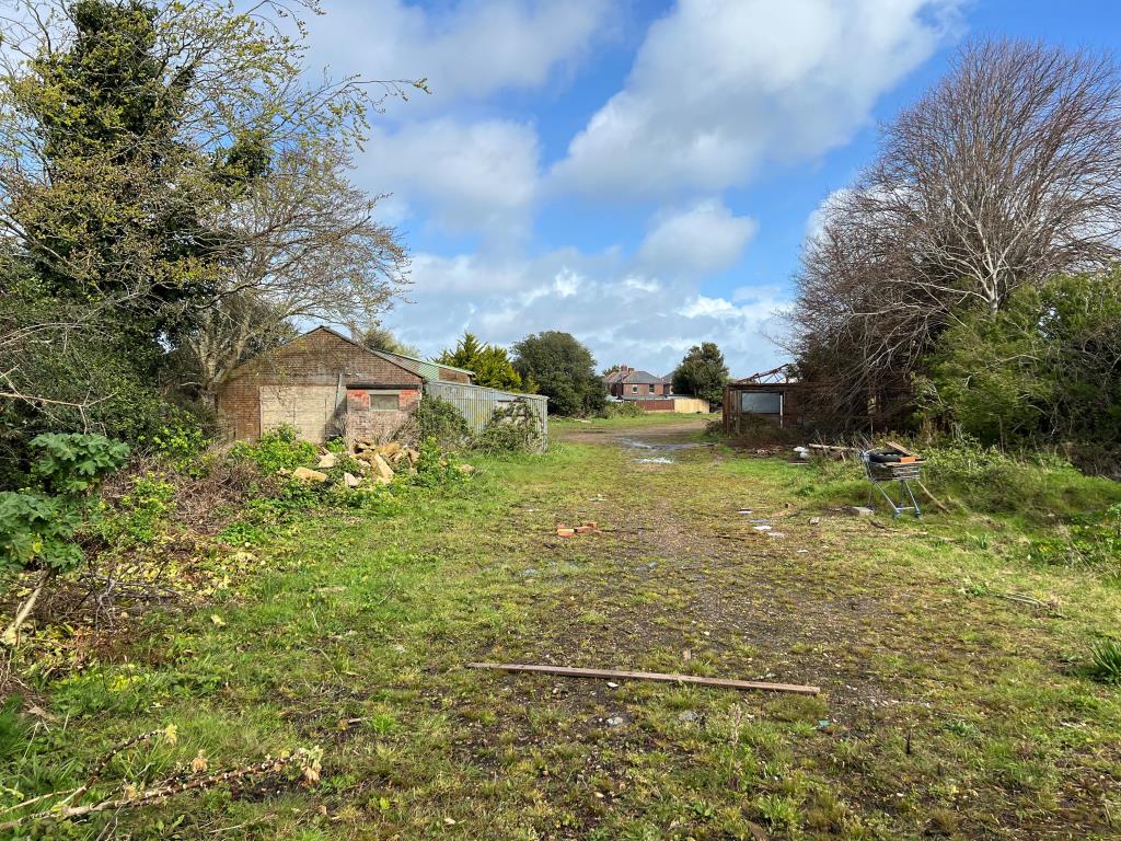 Lot: 114 - THREE-QUARTER ACRE FORMER COUNCIL DEPOT SITE WITH PLANNING FOR FIVE HOUSES - Site from the Little Preston Rd End